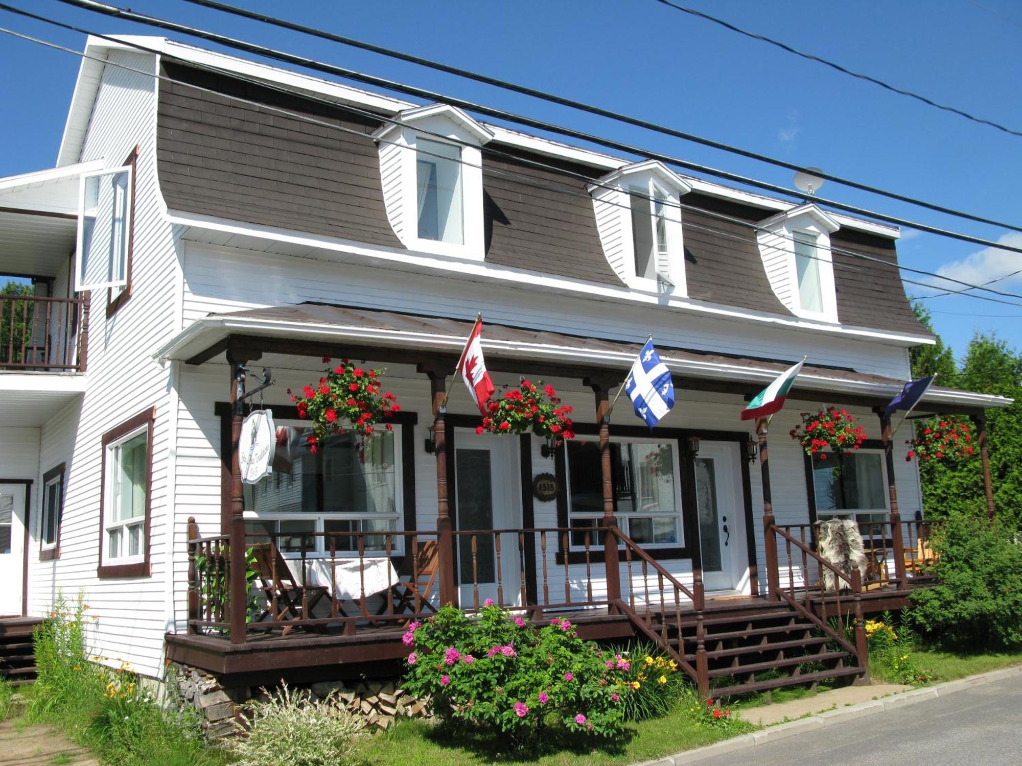 Gîte Aux Traditions Saint-Jean-des Piles Extérieur photo