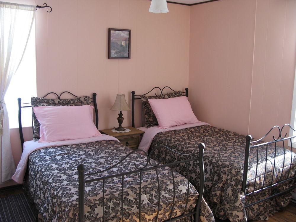 Gîte Aux Traditions Saint-Jean-des Piles Extérieur photo