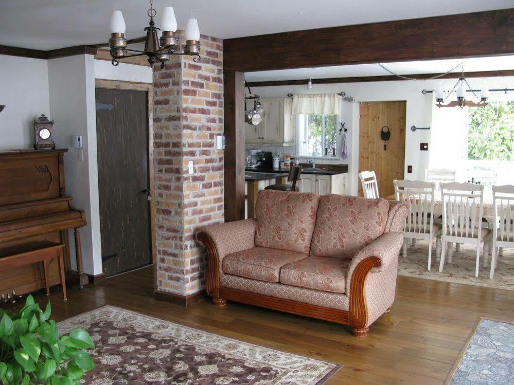 Gîte Aux Traditions Saint-Jean-des Piles Extérieur photo