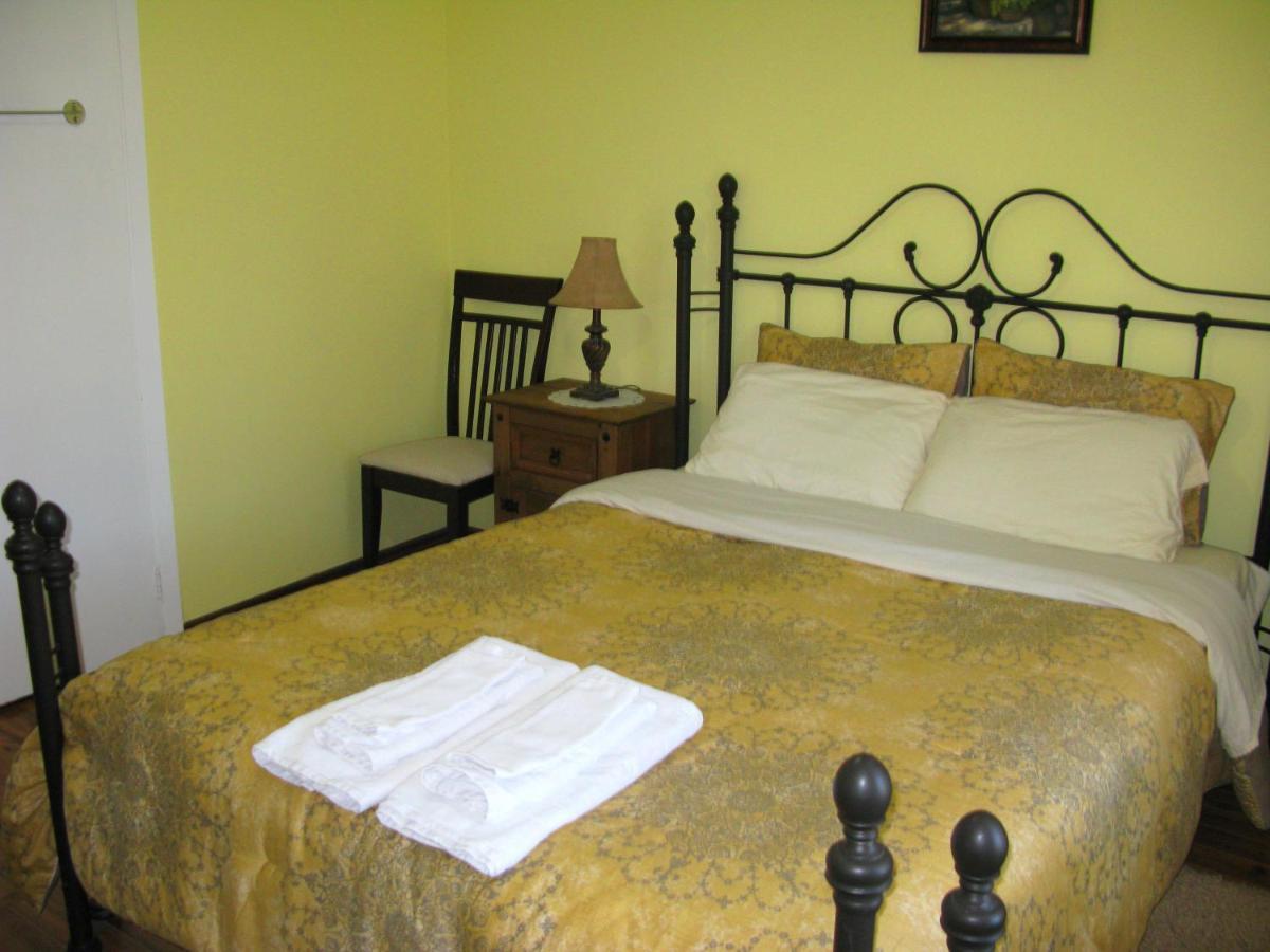 Gîte Aux Traditions Saint-Jean-des Piles Extérieur photo