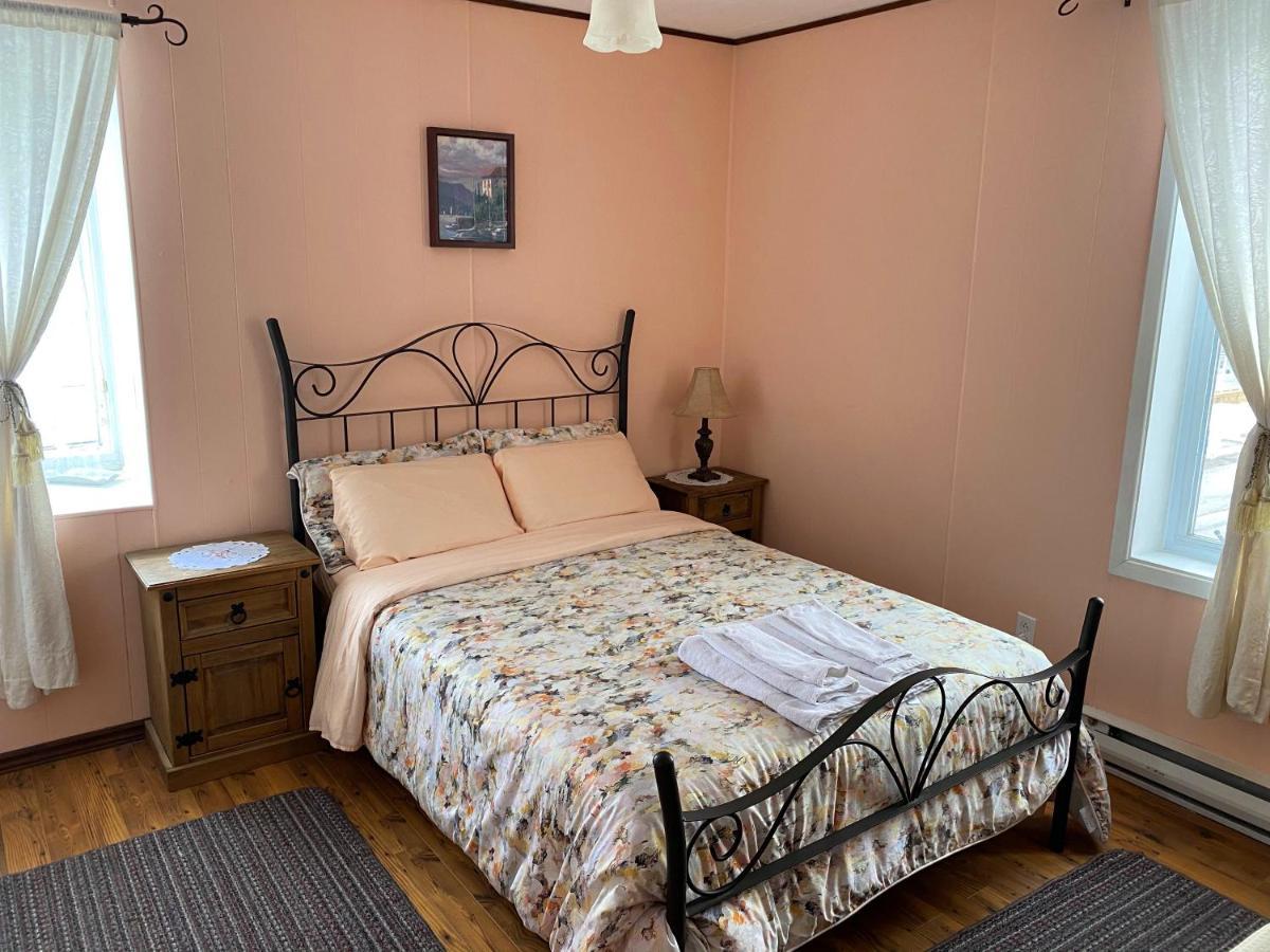 Gîte Aux Traditions Saint-Jean-des Piles Extérieur photo